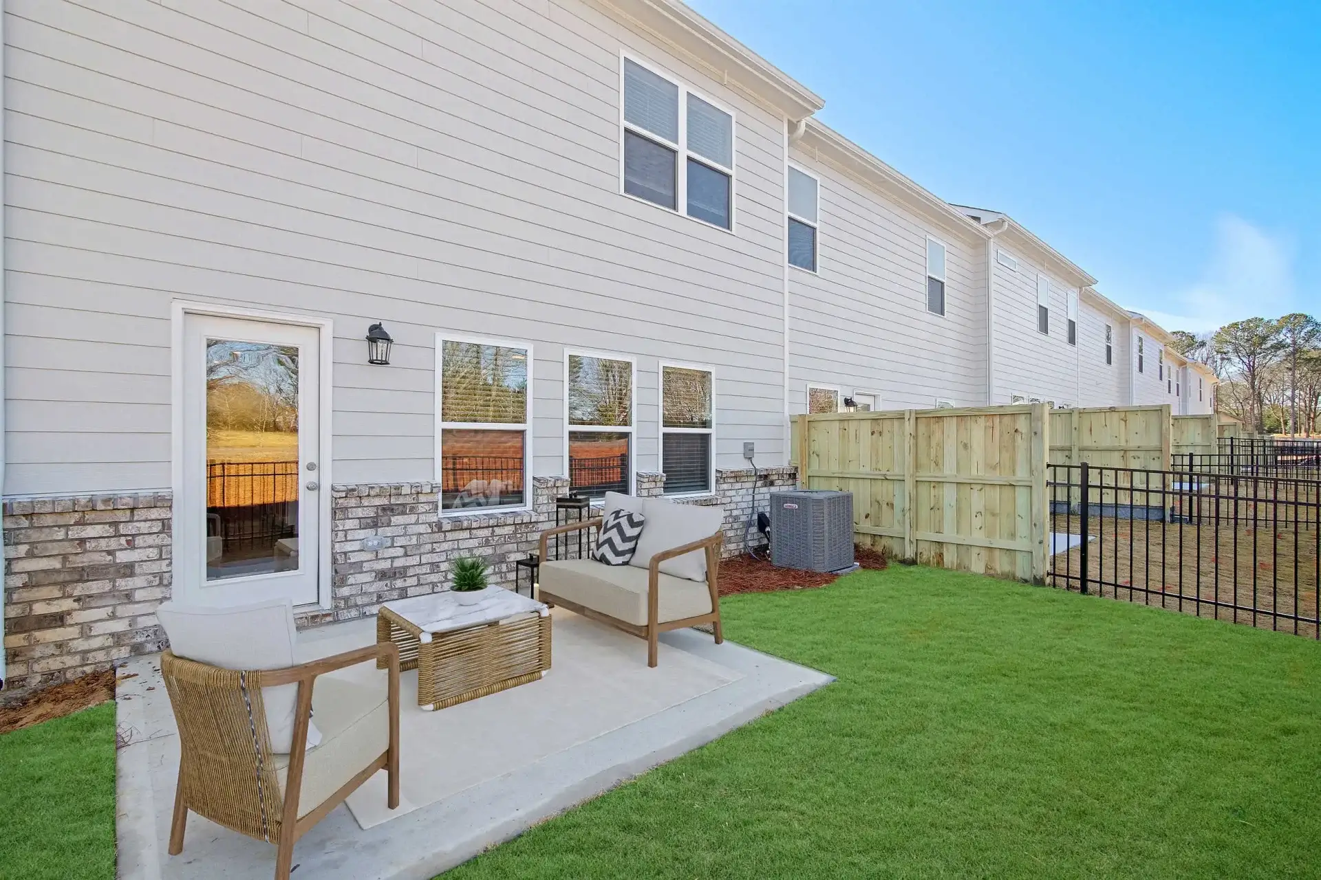 fairburn apartments backyard